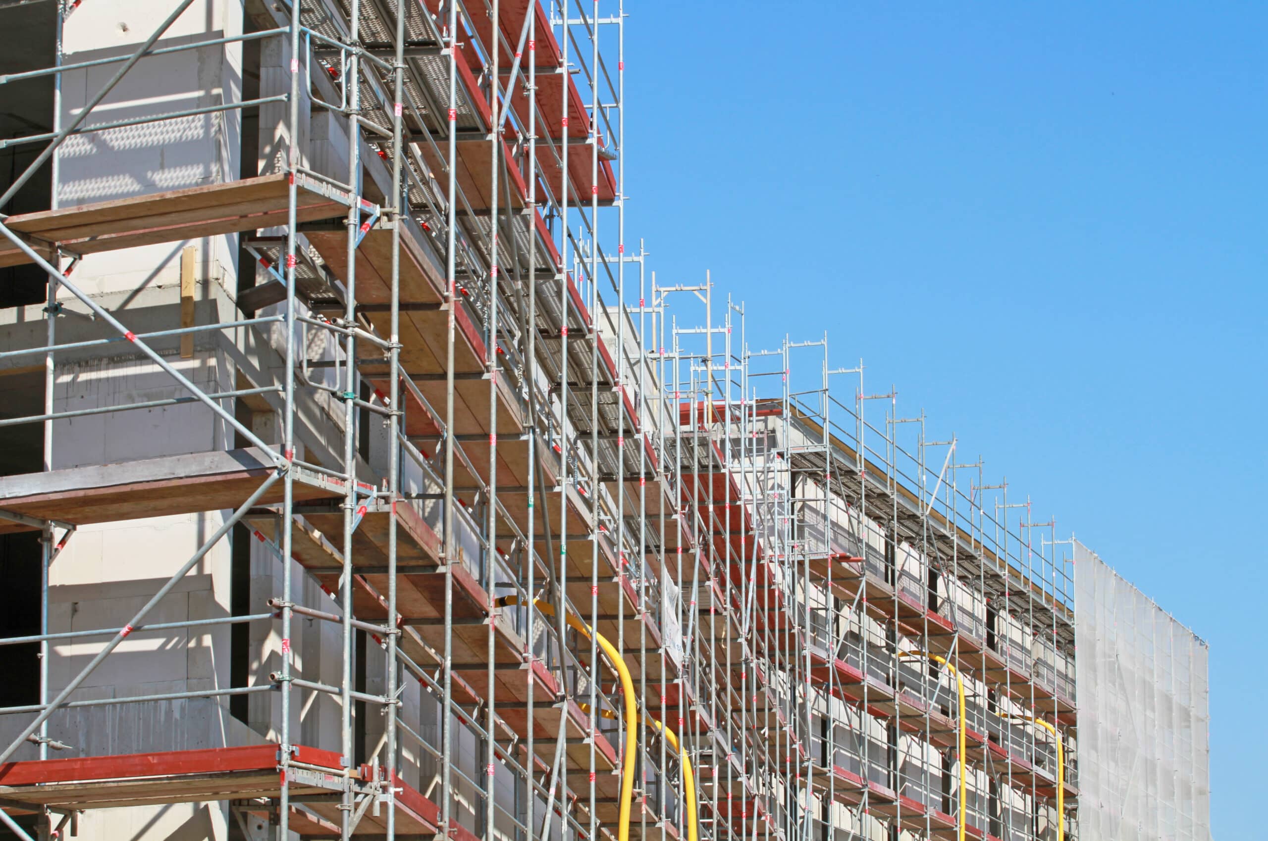 scaffolding n a construction site of a large concrete building